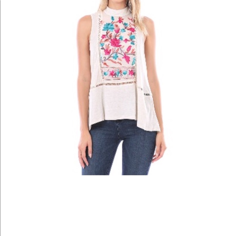 Embroidery Sleeveless Top